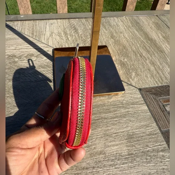 Red Apple-Shaped coin Purse - Picture 3 of 5